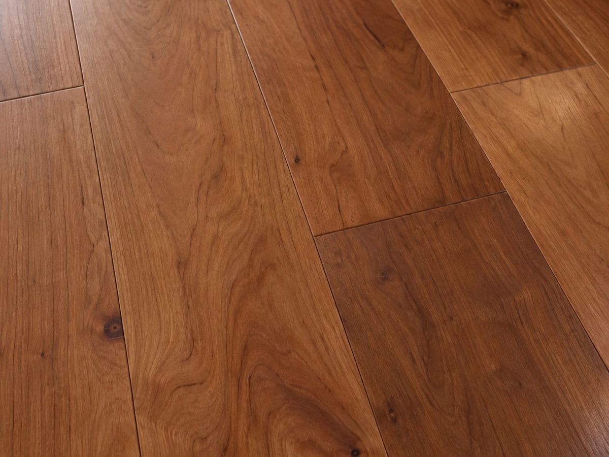 Smooth amber maple hardwood planks